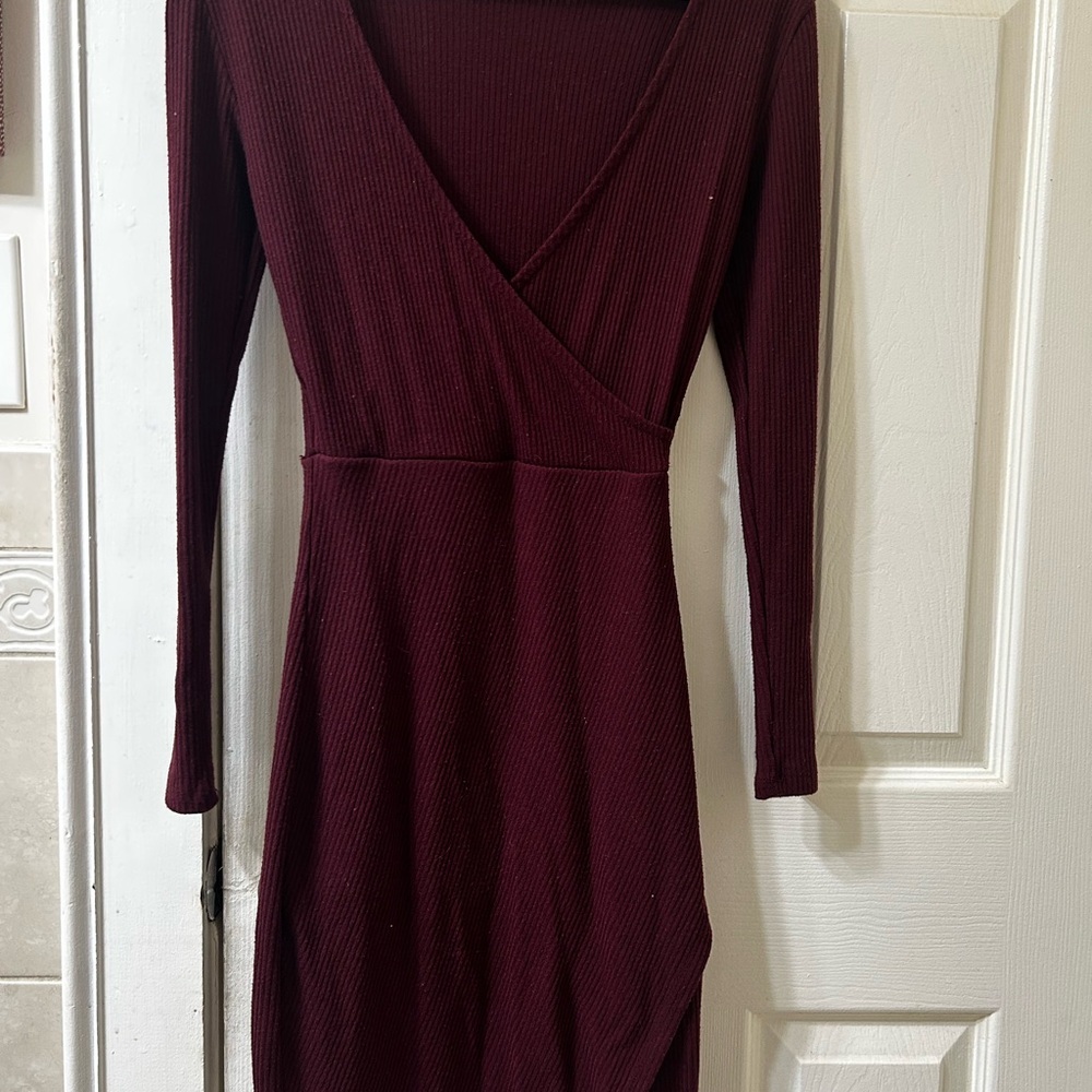Elegant Burgundy Long Sleeve Dress